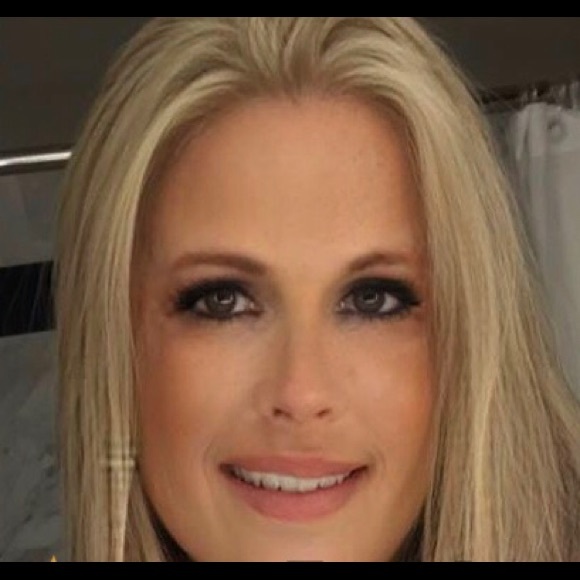 Meet your Posher, Sara - Picture 1 of 1